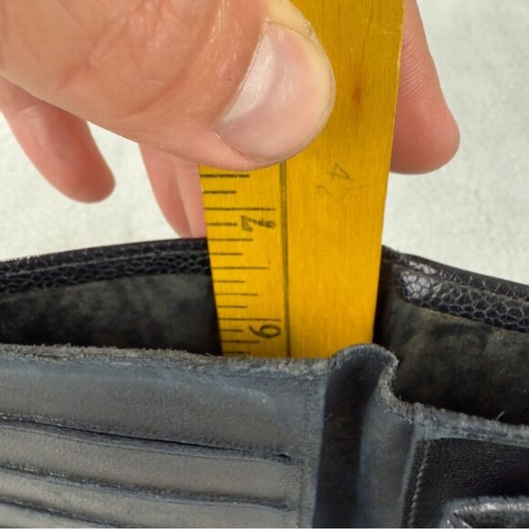 CHANEL CC Logo Grained Calfskin Leather Bifold Wallet Black - Picture 11 of 16